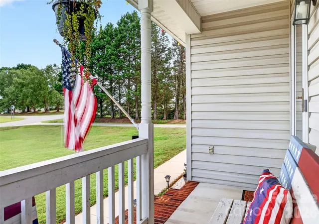 Photo 4 of Single family home for sale at 135 Rumple Hl Dr, Statesville, NC 28677 | MLS# 4431920 | Listing updated on 2026-10-07