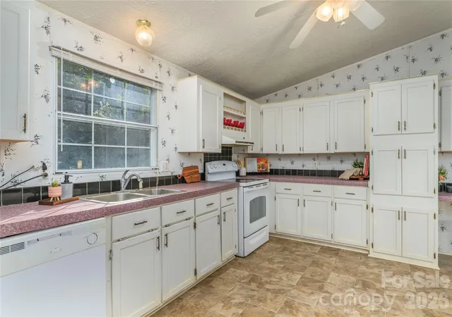 Photo 3 of Single family home for sale at 106 Nunnehi Trl, Waynesville, NC 28786 | MLS# 4431928 | Listing updated on 2026-10-27