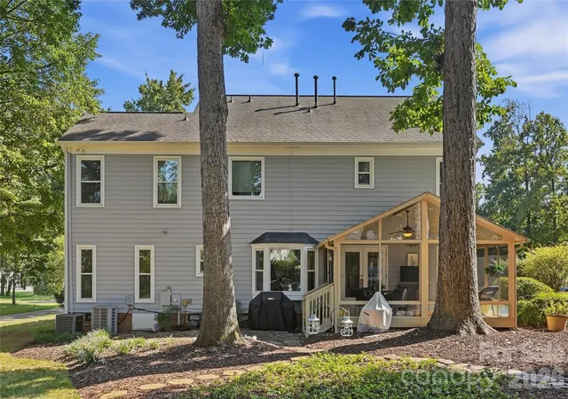 Photo 3 of Single family home for sale at 180 Bridgeport Dr, Mooresville, NC 28117 | MLS# 4431939 | Listing updated on 2026-10-18
