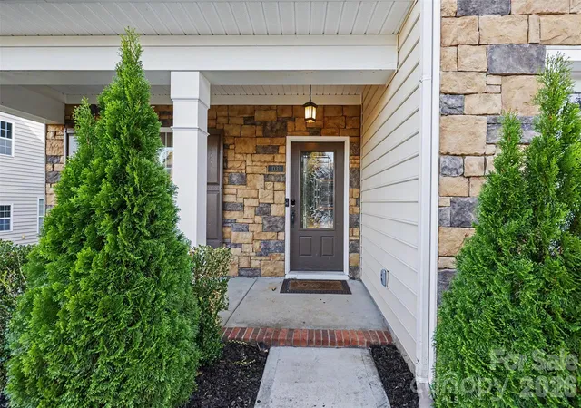 Photo 2 of Single family home for sale at 1333 Secret Path Dr, Fort Mill, SC 29708 | MLS# 4431940 | Listing updated on 2026-10-27