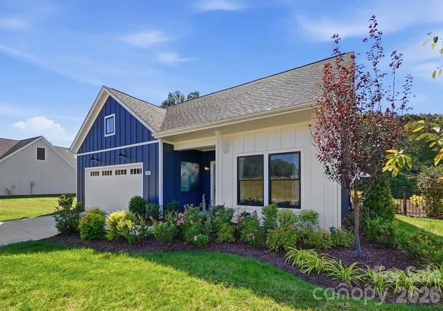 Photo 2 of Single family home for sale at 112 Alenda Lux Cir, Mooresville, NC 28115 | MLS# 4431945 | Listing updated on 2026-10-08
