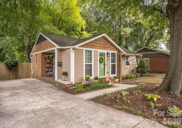 Single family home for sale at 4805 Murrayhill Rd, Charlotte, NC 28209 | MLS# 4431947