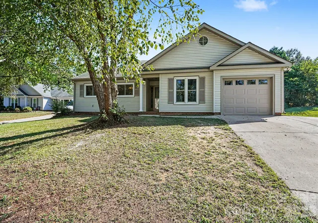 Photo 2 of Single family home for sale at 1279 Willowbreeze Ct Sw, Concord, NC 28025 | MLS# 4431948 | Listing updated on 2026-10-10