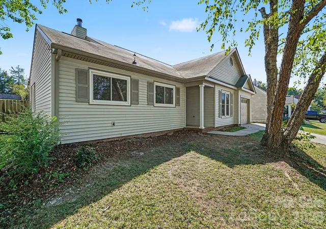 Photo 3 of Single family home for sale at 1279 Willowbreeze Ct Sw, Concord, NC 28025 | MLS# 4431948 | Listing updated on 2026-10-10