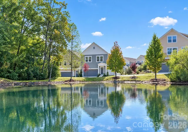 Photo 2 of Single family home for sale at 516 Kingsway Cir, Charlotte, NC 28214 | MLS# 4431956 | Listing updated on 2026-10-09