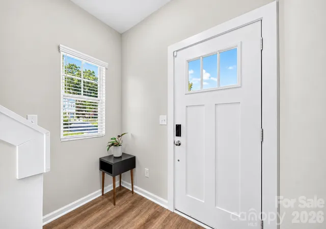Photo 3 of Single family home for sale at 516 Kingsway Cir, Charlotte, NC 28214 | MLS# 4431956 | Listing updated on 2026-10-09