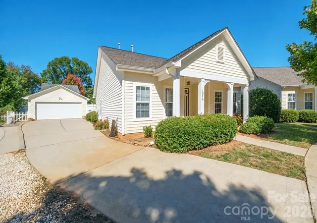 Photo 1 of Single family home for sale at 10919 Shelly Renee Dr, Cornelius, NC 28031 | MLS# 4431965 | Listing updated on 2026-10-16