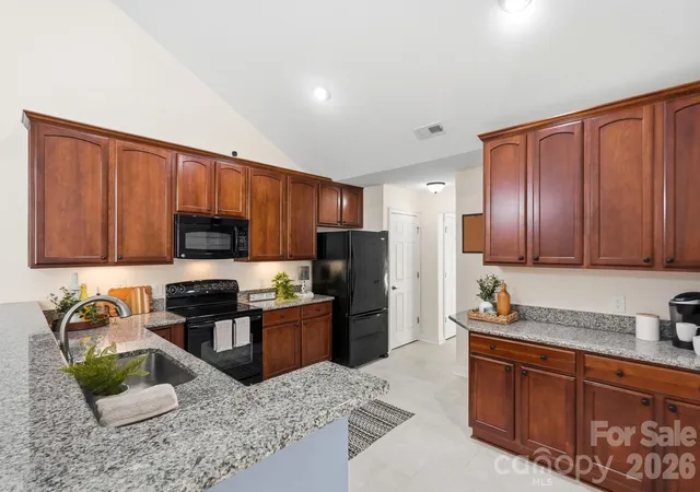 Listing Photo 5 - Condo for sale in building located at 5518 Prosperity Vw Dr, Charlotte, NC 28269