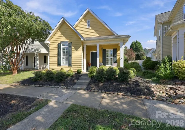 Photo 1 of Single family home for sale at 334 Center Dr, Davidson, NC 28036 | MLS# 4431969 | Listing updated on 2026-10-09