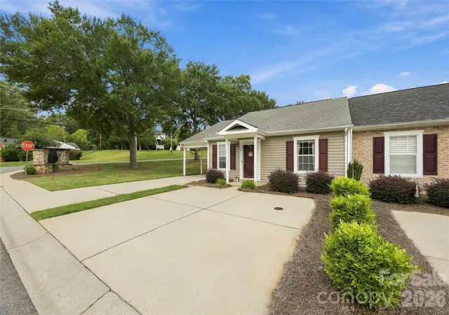 Photo 3 of Townhouse for sale at 1001 Old Chestnut Way, Cramerton, NC 28032 | MLS# 4431972 | Listing updated on 2026-10-08