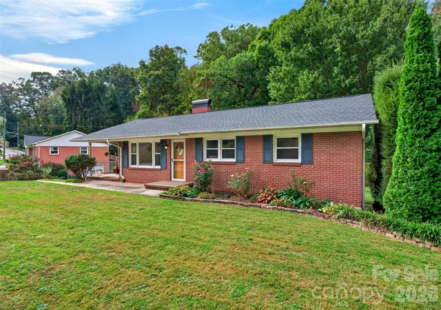 Photo 3 of Single family home for sale at 230 Rhoda St, Canton, NC 28716 | MLS# 4431975 | Listing updated on 2026-10-15