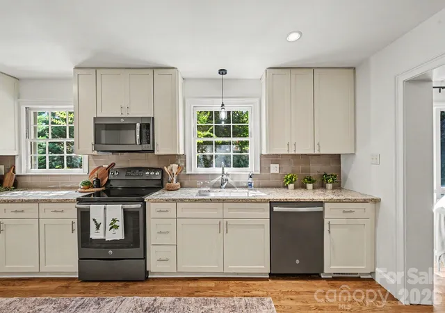 Photo 4 of Single family home for sale at 2271 Ferncliff Rd, Rock Hill, SC 29732 | MLS# 4431978 | Listing updated on 2026-10-09