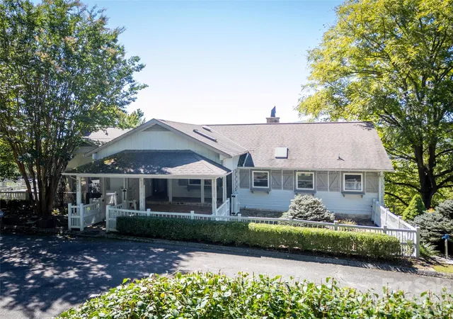 Photo 1 of Single family home for sale at 989 Brigadoon Dr, Clyde, NC 28721 | MLS# 4431992 | Listing updated on 2026-10-09