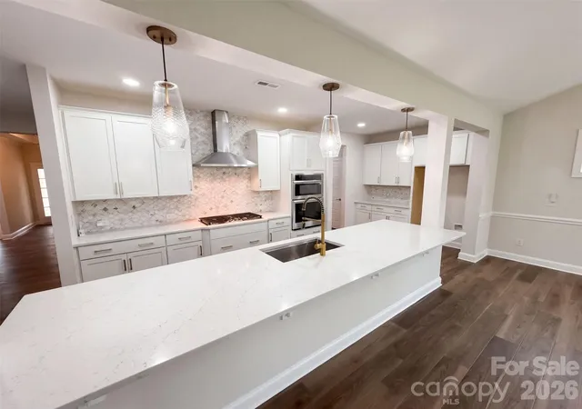 Photo 1 of Single family home for sale at 6109 Balham Ct, Charlotte, NC 28215 | MLS# 4432002 | Listing updated on 2026-10-07