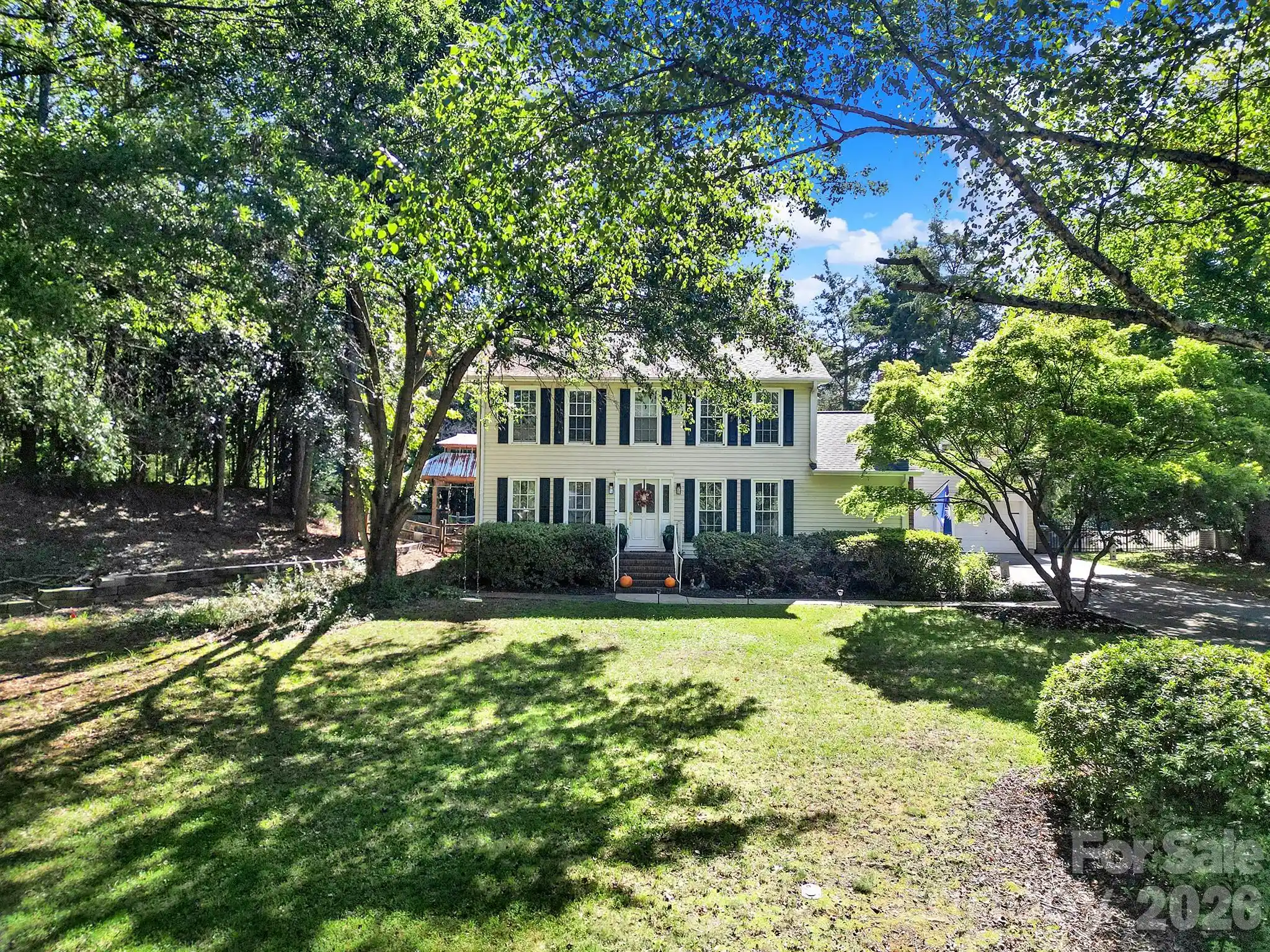 Photo 2 of Single family home for sale at 1219 Honeybee Trl, Fort Mill, SC 29715 | MLS# 4432004 | Listing updated on 2026-10-09