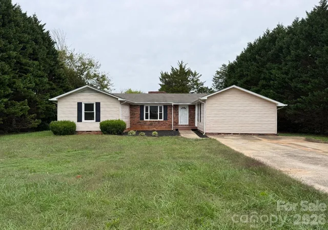 Photo 2 of Single family home for sale at 2534 Teague St, Lincolnton, NC 28092 | MLS# 4432012 | Listing updated on 2026-10-16