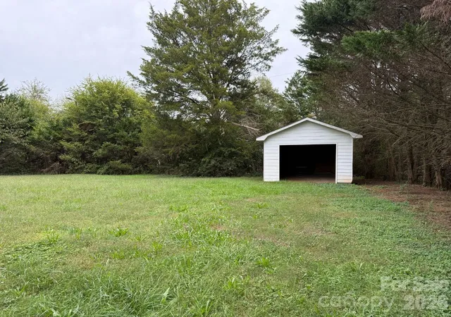 Photo 3 of Single family home for sale at 2534 Teague St, Lincolnton, NC 28092 | MLS# 4432012 | Listing updated on 2026-10-16