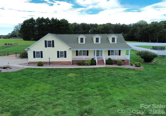 Photo 1 of Single family home for sale at 2221 Carriage Ln, Lincolnton, NC 28092 | MLS# 4432016 | Listing updated on 2026-10-07