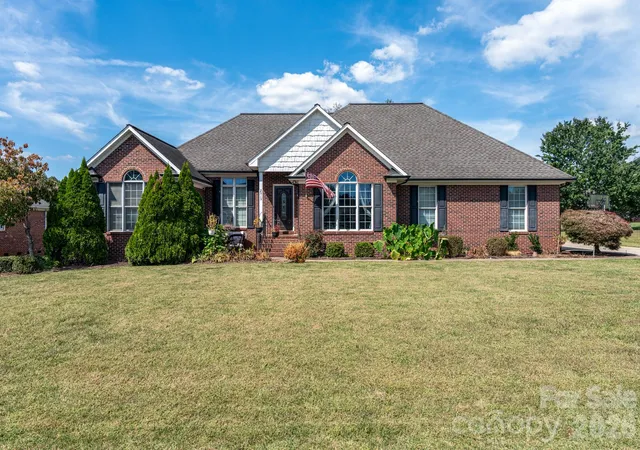 Photo 1 of Single family home for sale at 2915 Woodfield Ln, Lincolnton, NC 28092 | MLS# 4432025 | Listing updated on 2026-10-10