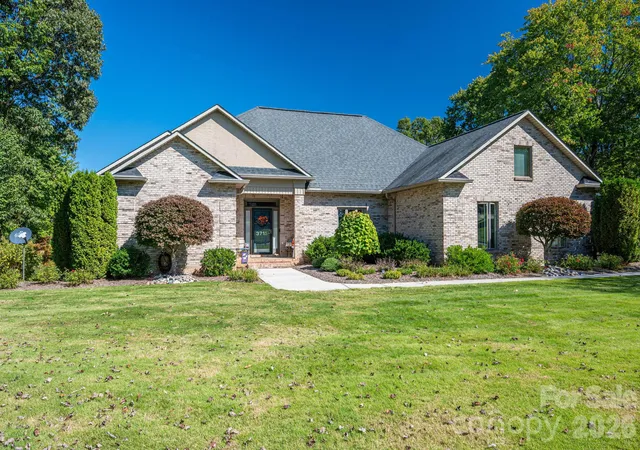 Photo 1 of Sale Pending at 3715 Foxboro Ln Ne, Hickory, NC 28601 | MLS# 4432028 | Listing updated on 2026-10-20