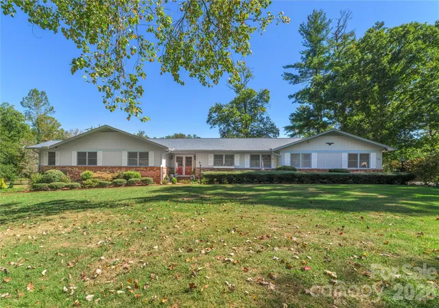 Photo 1 of Single family home for sale at 791 Crooked Crk Rd, Hendersonville, NC 28739 | MLS# 4432032 | Listing updated on 2026-10-16