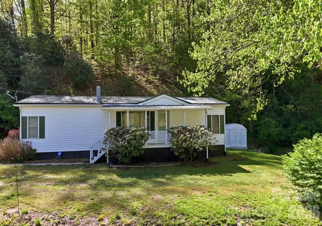 Photo 2 of Single family home for sale at 1200 Barkers Crk Rd, Whittier, NC 28789 | MLS# 4432038 | Listing updated on 2026-10-07