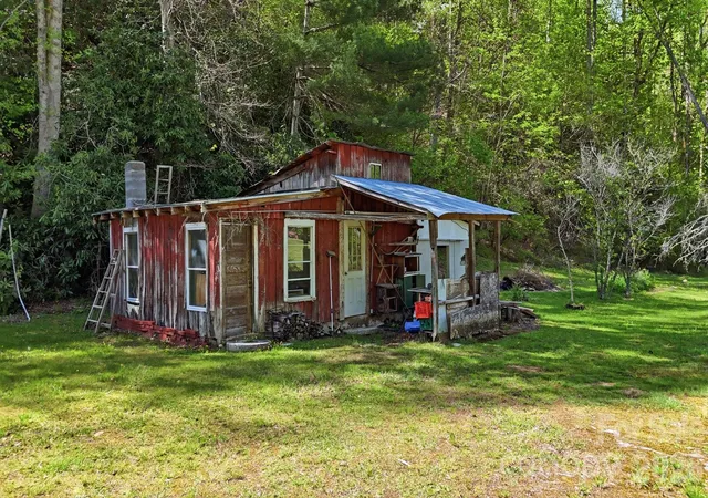 Photo 4 of Single family home for sale at 1200 Barkers Crk Rd, Whittier, NC 28789 | MLS# 4432038 | Listing updated on 2026-10-07