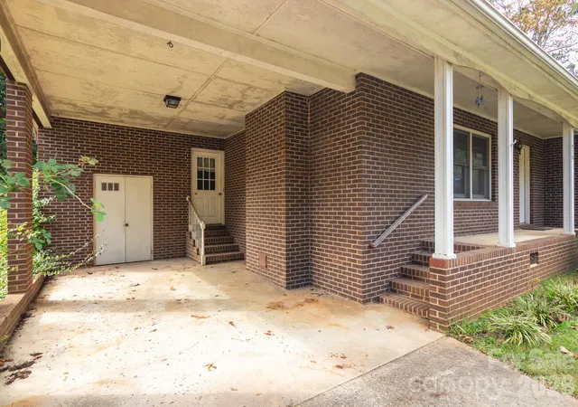 Photo 3 of Single family home for sale at 220 Bradford Dr, Salisbury, NC 28146 | MLS# 4432042 | Listing updated on 2026-10-09
