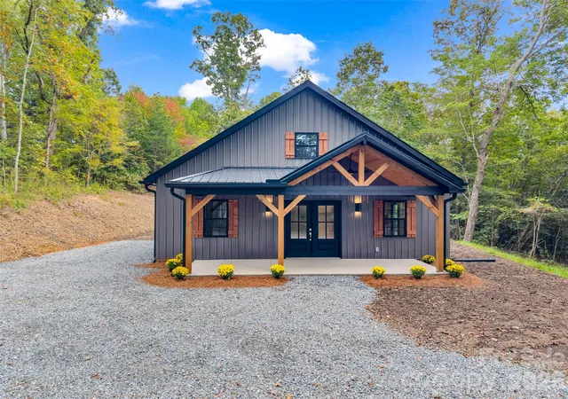 Photo 4 of Single family home for sale at 2718 Cove Rd, Rutherfordton, NC 28139 | MLS# 4432044 | Listing updated on 2026-10-08