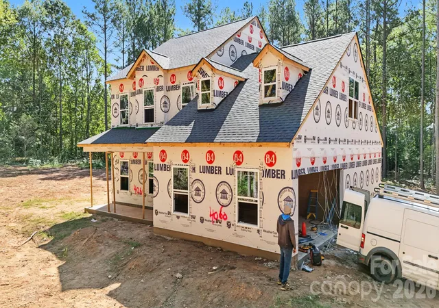 Photo 2 of Single family home for sale at 4060 Eagle Chase Dr, Charlotte, NC 28216 | MLS# 4432046 | Listing updated on 2026-10-08