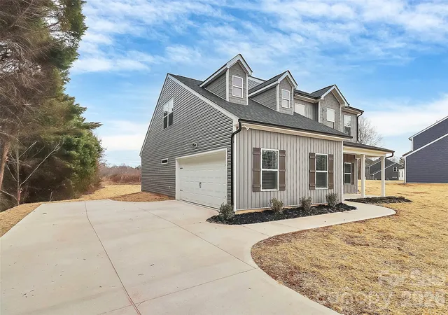 Photo 3 of Single family home for sale at 4060 Eagle Chase Dr, Charlotte, NC 28216 | MLS# 4432046 | Listing updated on 2026-10-09