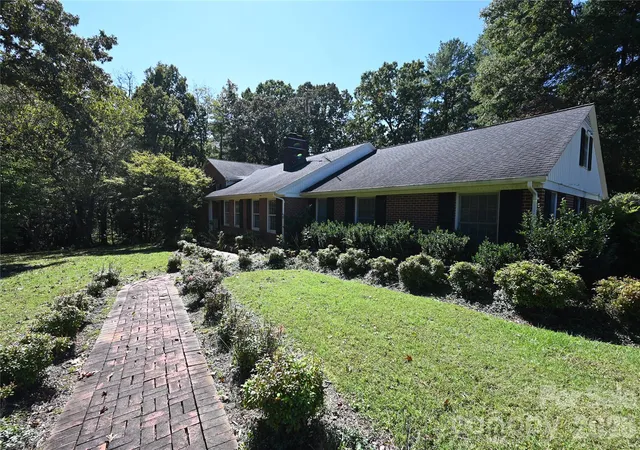 Photo 1 of Single family home for sale at 1308 Laurel St NE, Valdese, NC 28690 | MLS# 4432048 | Listing updated on 2026-10-08
