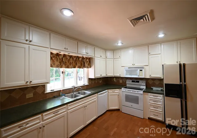 Photo 4 of Single family home for sale at 1308 Laurel St NE, Valdese, NC 28690 | MLS# 4432048 | Listing updated on 2026-10-08