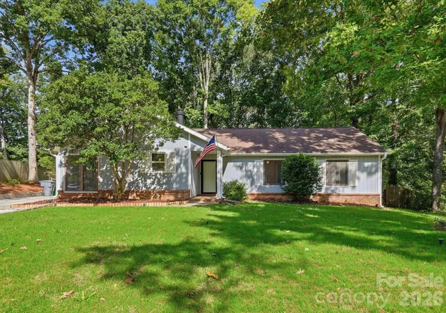 Single family home for sale at 10702 Kingfisher Dr, Charlotte, NC 28226 | MLS# 4432057