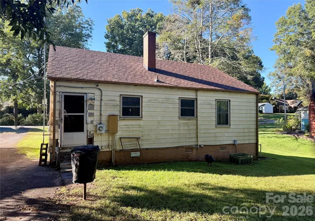 Photo 3 of Single family home for sale at 216 W 9th Street, Newton, NC 28658 | MLS# 4432064 | Listing updated on 2026-10-08