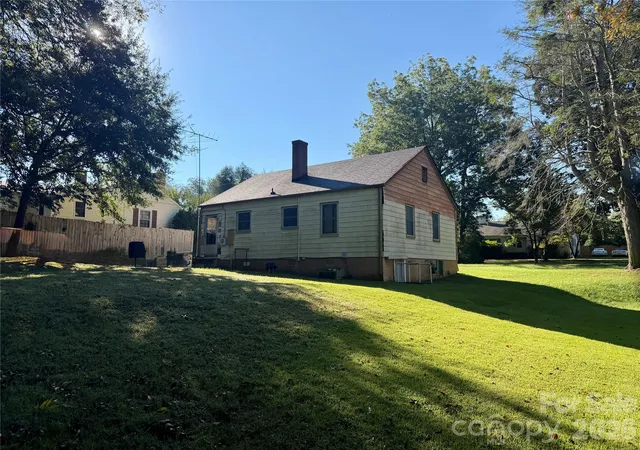 Photo 4 of Single family home for sale at 216 W 9th Street, Newton, NC 28658 | MLS# 4432064 | Listing updated on 2026-10-08