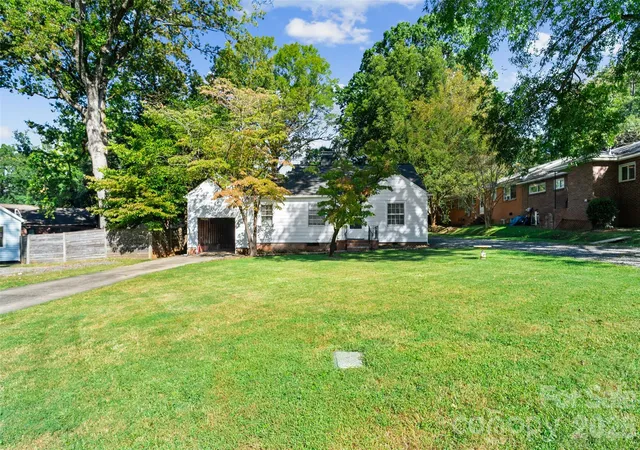 Photo 2 of Single family home for sale at 1211 Woodland Dr, Charlotte, NC 28205 | MLS# 4432066 | Listing updated on 2026-10-07