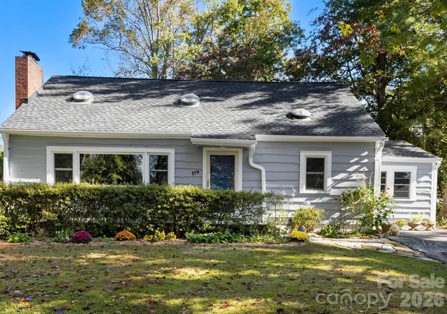 Photo 3 of Single family home for sale at 119 Briarwood Ln, Hendersonville, NC 28791 | MLS# 4432067 | Listing updated on 2026-10-10