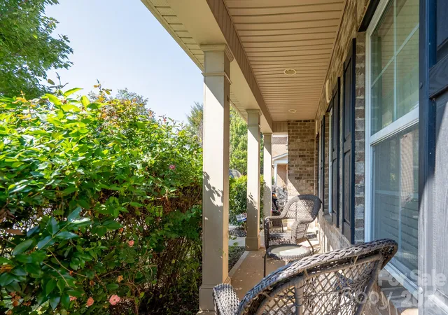 Photo 3 of Single family home for sale at 5214 Elementary View Dr, Charlotte, NC 28269 | MLS# 4432074 | Listing updated on 2026-10-23