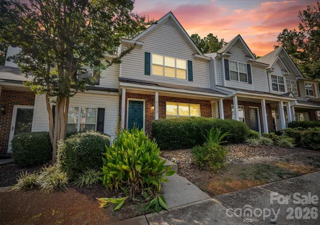 Photo 3 of Single family home for sale at 6073 Cougar Ln, Charlotte, NC 28269 | MLS# 4432079 | Listing updated on 2026-10-10