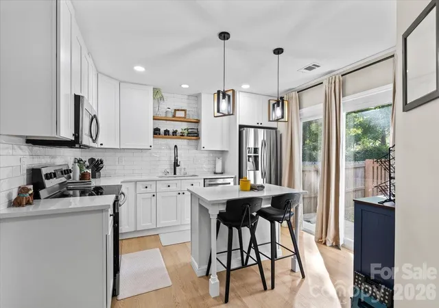 Photo 4 of Single family home for sale at 6073 Cougar Ln, Charlotte, NC 28269 | MLS# 4432079 | Listing updated on 2026-10-10