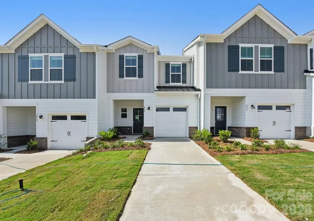 Townhouse for sale at 8009 Hidden Springs Trl, Charlotte, NC 28216 | MLS# 4432085
