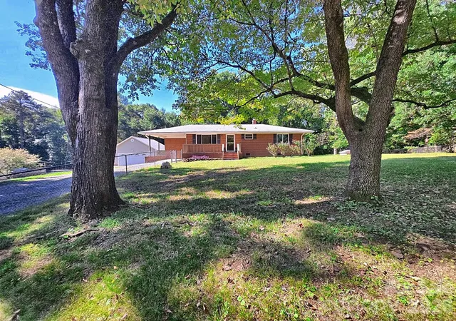 Photo 1 of Single family home for sale at 1627 W Lakewood Dr, Rock Hill, SC 29732 | MLS# 4432089 | Listing updated on 2026-10-12