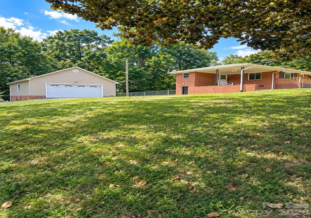 Photo 3 of Single family home for sale at 1627 W Lakewood Dr, Rock Hill, SC 29732 | MLS# 4432089 | Listing updated on 2026-10-12