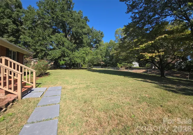 Photo 3 of Single family home for sale at 1627 W Lakewood Dr, Rock Hill, SC 29732 | MLS# 4432089 | Listing updated on 2026-10-12