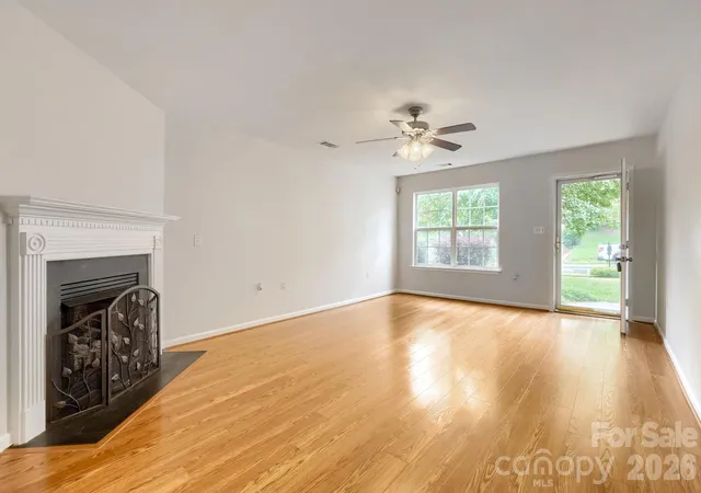 Photo 4 of Single family home for sale at 5135 Raspberry Knoll Dr, Charlotte, NC 28208 | MLS# 4432090 | Listing updated on 2026-10-08