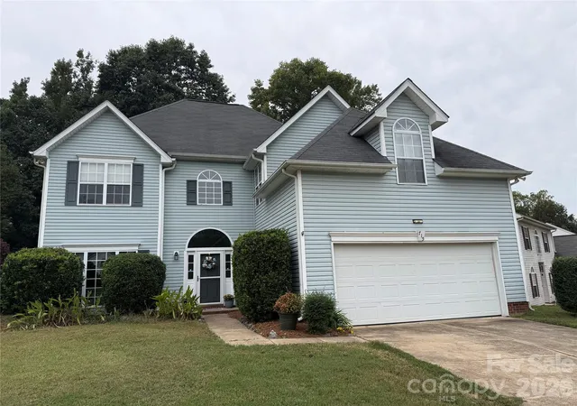 Photo 1 of Single family home for sale at 715 W Cheval Dr, Fort Mill, SC 29708 | MLS# 4432095 | Listing updated on 2026-10-11