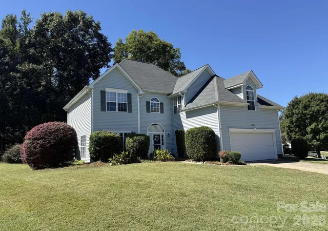Photo 2 of Single family home for sale at 715 W Cheval Dr, Fort Mill, SC 29708 | MLS# 4432095 | Listing updated on 2026-10-09