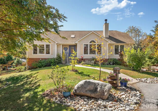 Photo 1 of Single family home for sale at 23 Old Applewood Ln, Hendersonville, NC 28739 | MLS# 4432097 | Listing updated on 2026-10-08