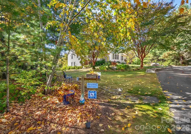 Photo 3 of Single family home for sale at 23 Old Applewood Ln, Hendersonville, NC 28739 | MLS# 4432097 | Listing updated on 2026-10-08